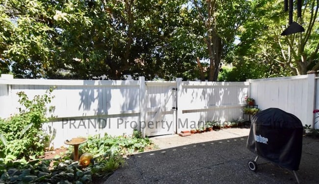 Building Photo - 45 Grande Paseo