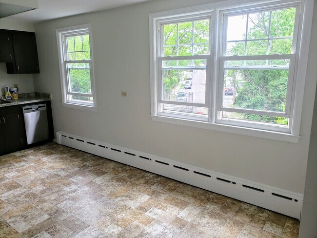 eat in kitchen - 312 Anita Ln