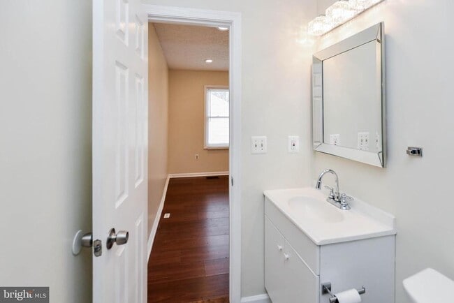 Building Photo - 2115 N Anvil Ln