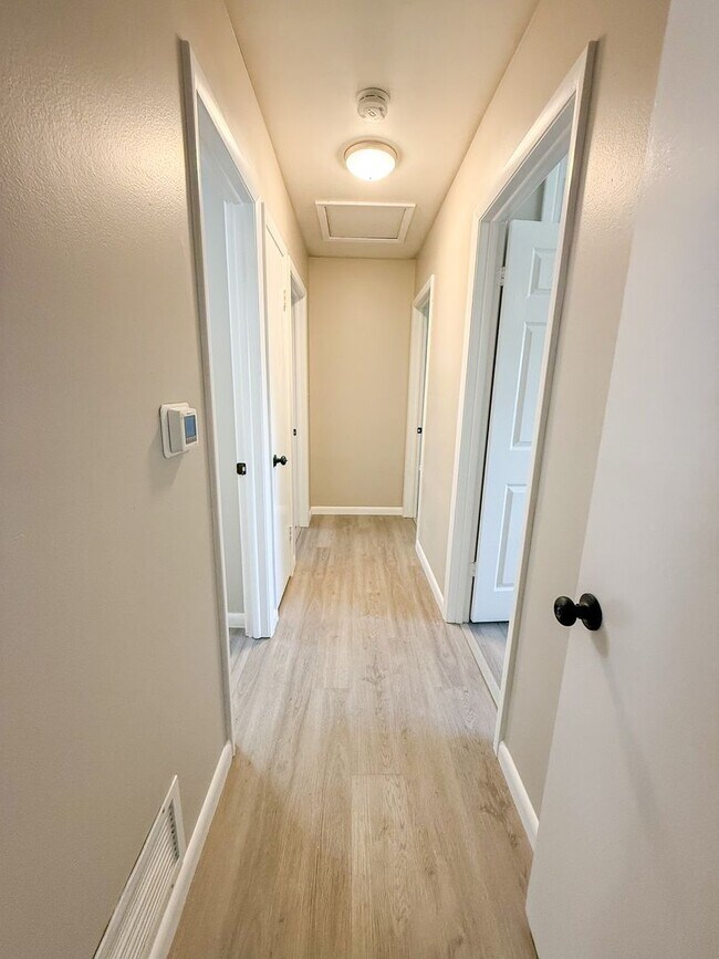 Building Photo - 3331 NW 27th Ave