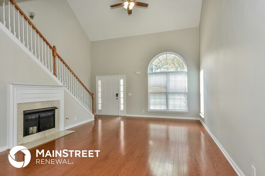 Building Photo - 2316 Broadview Dr