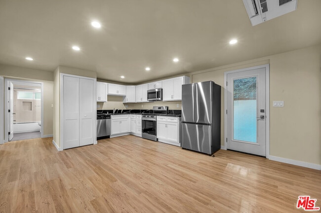 Building Photo - 5322 Weatherford Dr