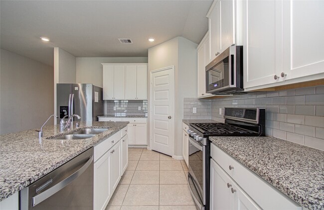 Building Photo - 2815 Dry Creek Dr