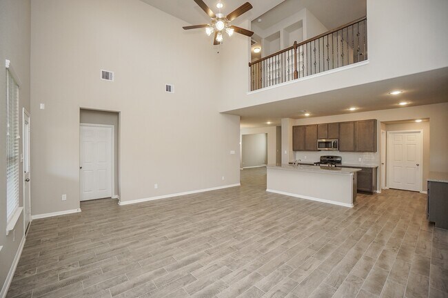 Building Photo - 5463 Grand View Dr