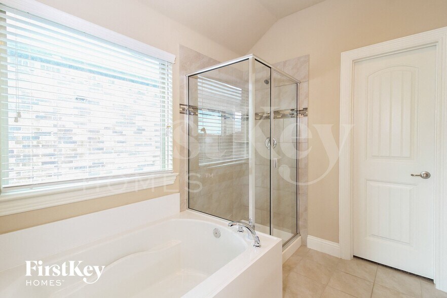 Building Photo - 4325 Bayport Dr