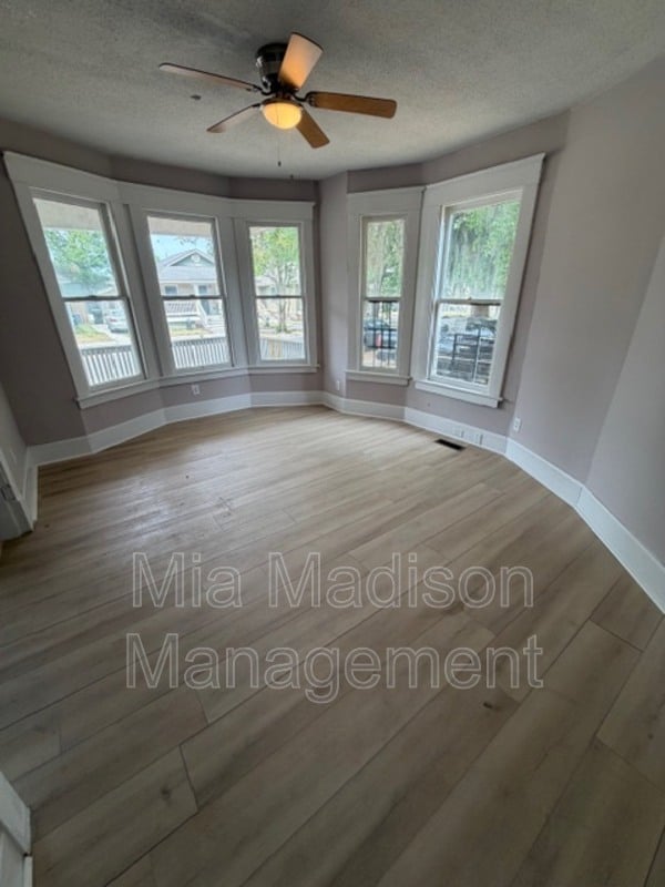 Building Photo - 513 W 35th St