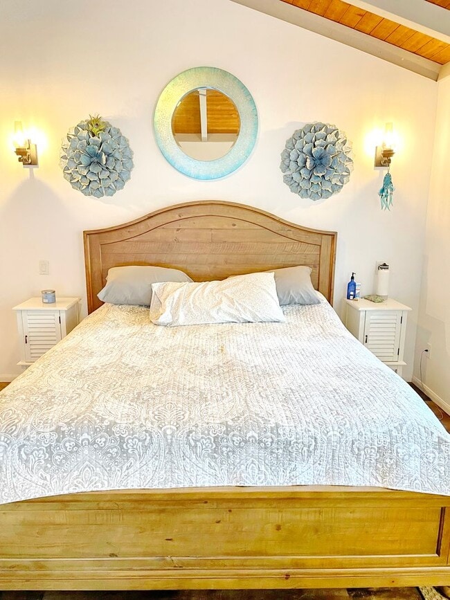 Building Photo - Wailuku Heights Executive Style 3Bed/2Bath Furnished Upstairs Home - Pool w/ cabanas - Most Utili...