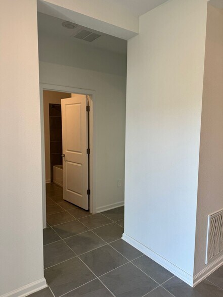 Building Photo - 788 Daring Dr