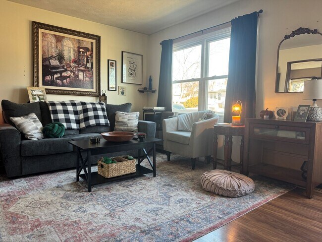 Building Photo - Spacious 4-Bed Ranch in Papillion–La Vista Schools