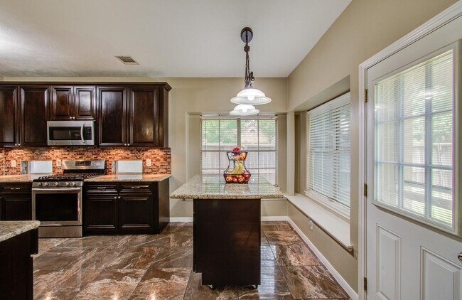 Building Photo - 3203 Blaesser Dr