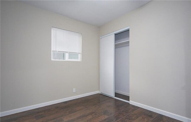 Building Photo - AVAILABLE NOW! LOVELY Remodeled 2 Bedroom ...