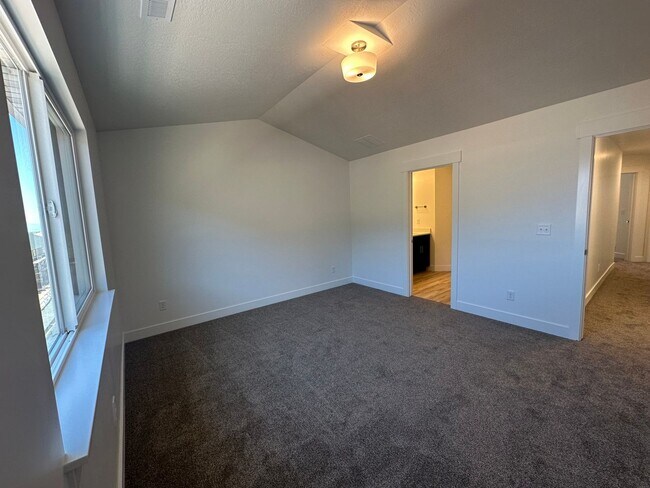 Building Photo - 5280 Acacia Dr