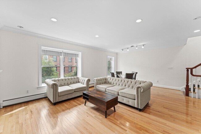 Building Photo - 326 Park Ave