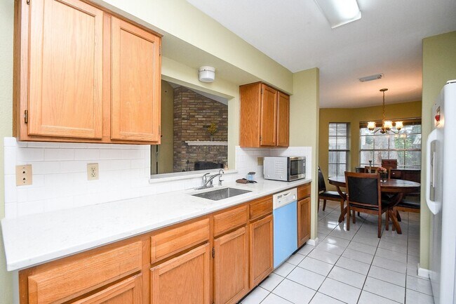 Building Photo - 9111 Belle Glen Dr