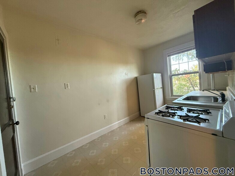 Building Photo - 155 Summer St