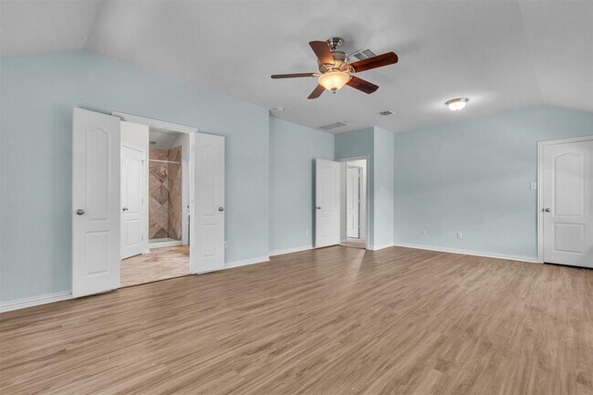 Building Photo - 204 Chickadee Ln