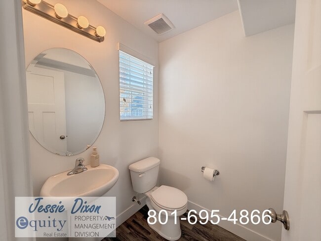 Building Photo - 1822 W Parkview Dr