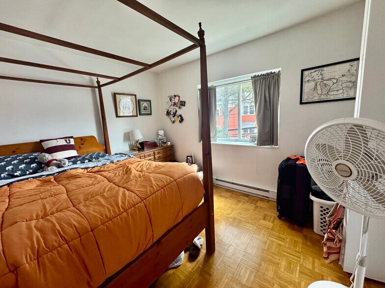 Building Photo - 2 Larose Pl