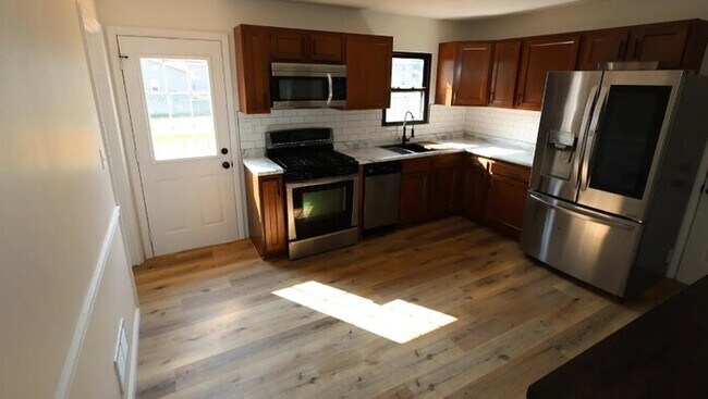 Building Photo - The Hass House | Comfortable South Bend Getaway