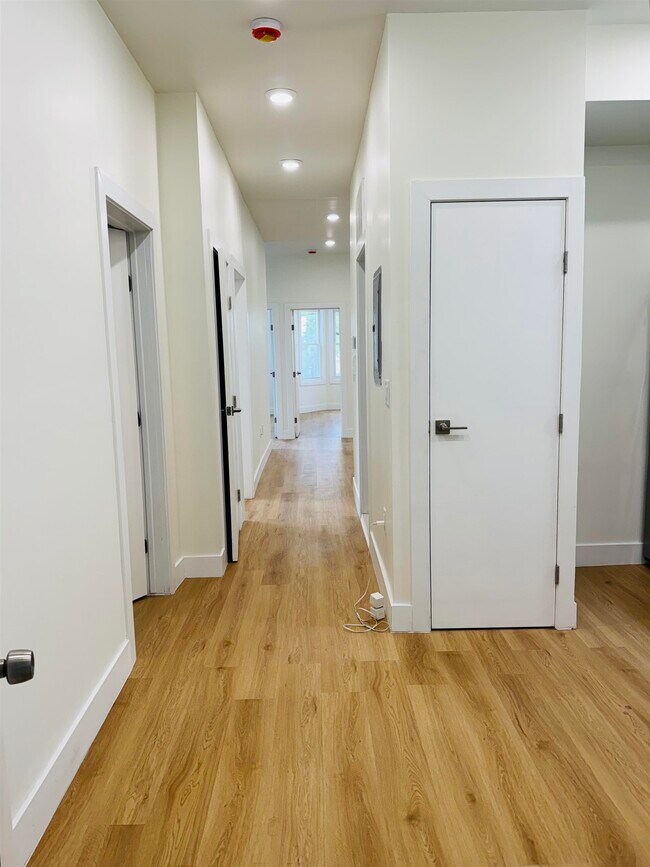 Building Photo - 750 COMMUNIPAW Ave
