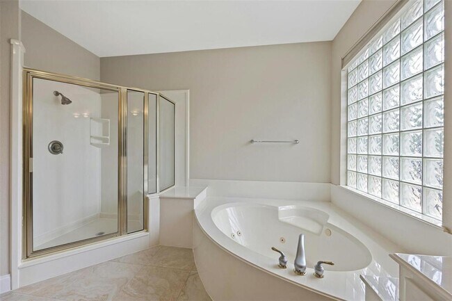 Building Photo - 10700 Hastings Ln