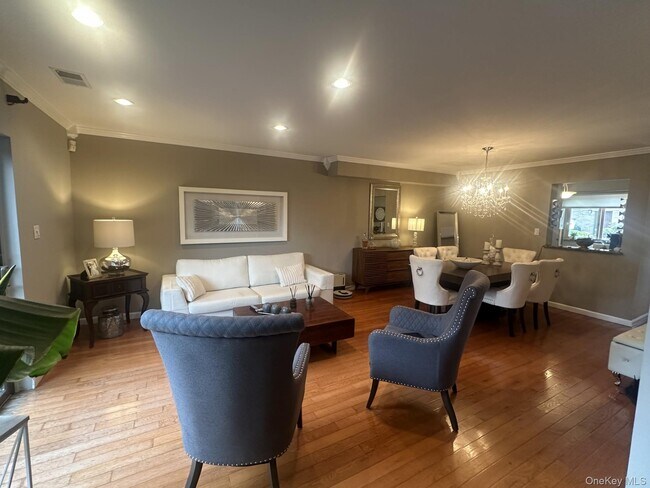 Building Photo - 200 Hilton Ave