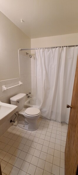 Building Photo - 4715 University Ave NE