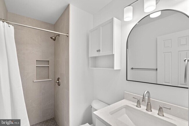 Building Photo - 119 E Main St