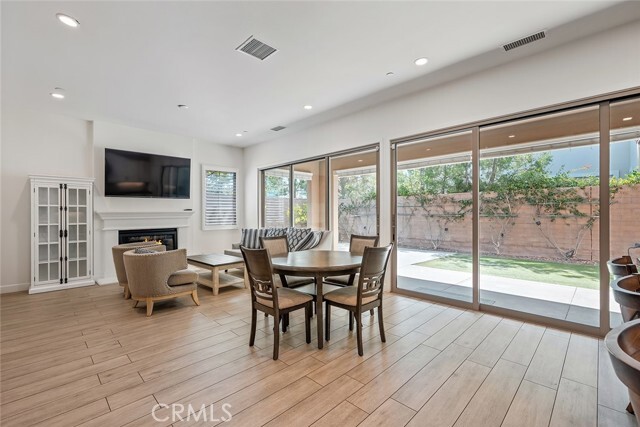 Building Photo - 77 English Saddle