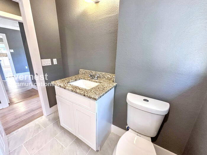 Building Photo - 413 Brown Dr