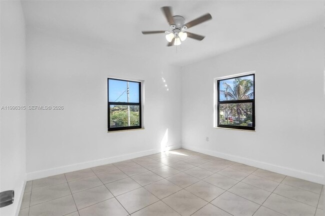 Building Photo - 130 SW 31st Ct