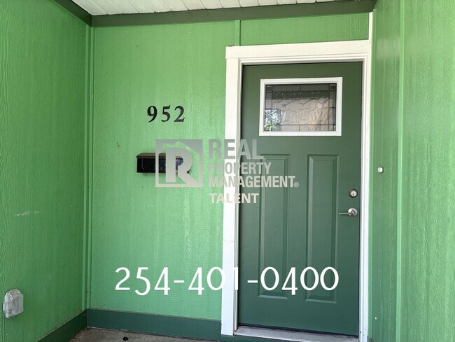 Building Photo - 952 Fannin Loop
