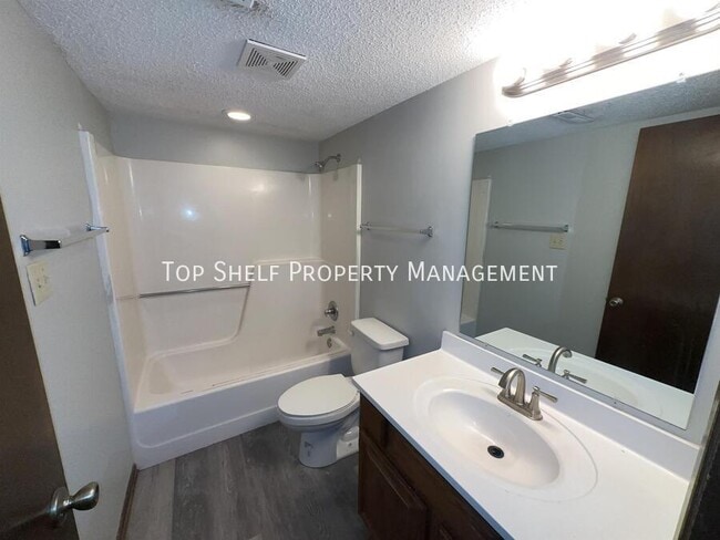 Building Photo - 9041 Carpenter Cir Dr