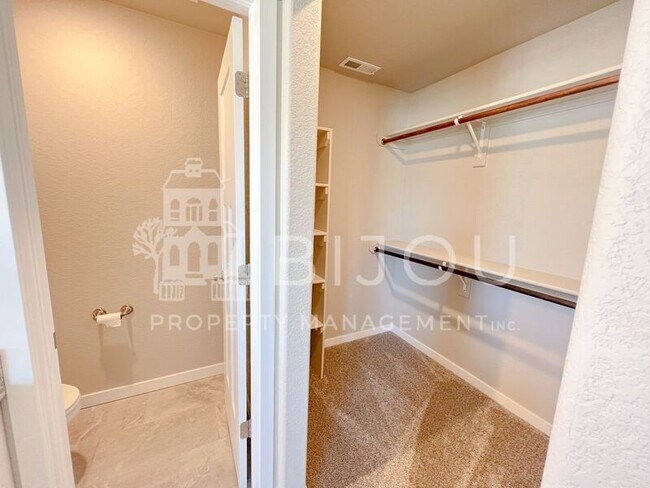 Building Photo - 4908 Wolf Moon Dr