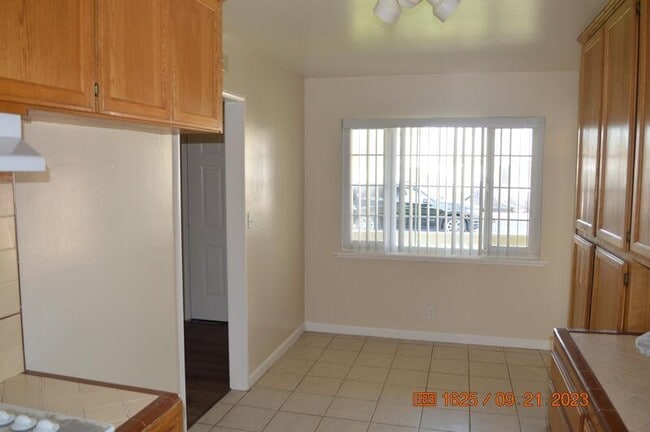 Building Photo - 768 Julian St