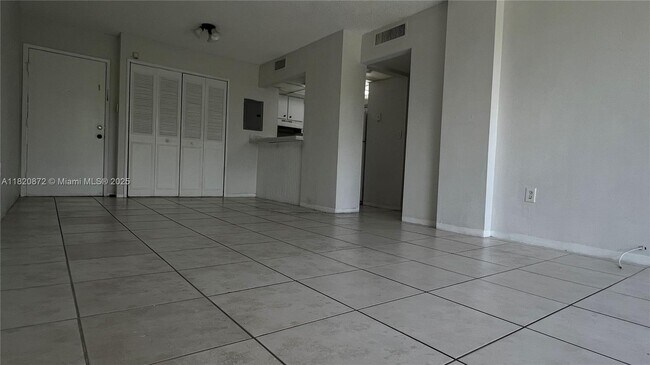 Building Photo - 8850 Fontainebleau Blvd