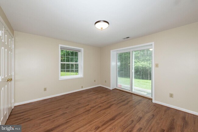 Building Photo - 17 Peach Leaf Ct