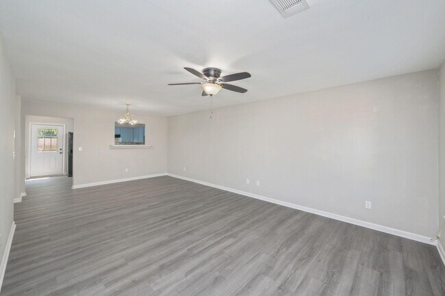 Building Photo - 242 Wainwright Dr