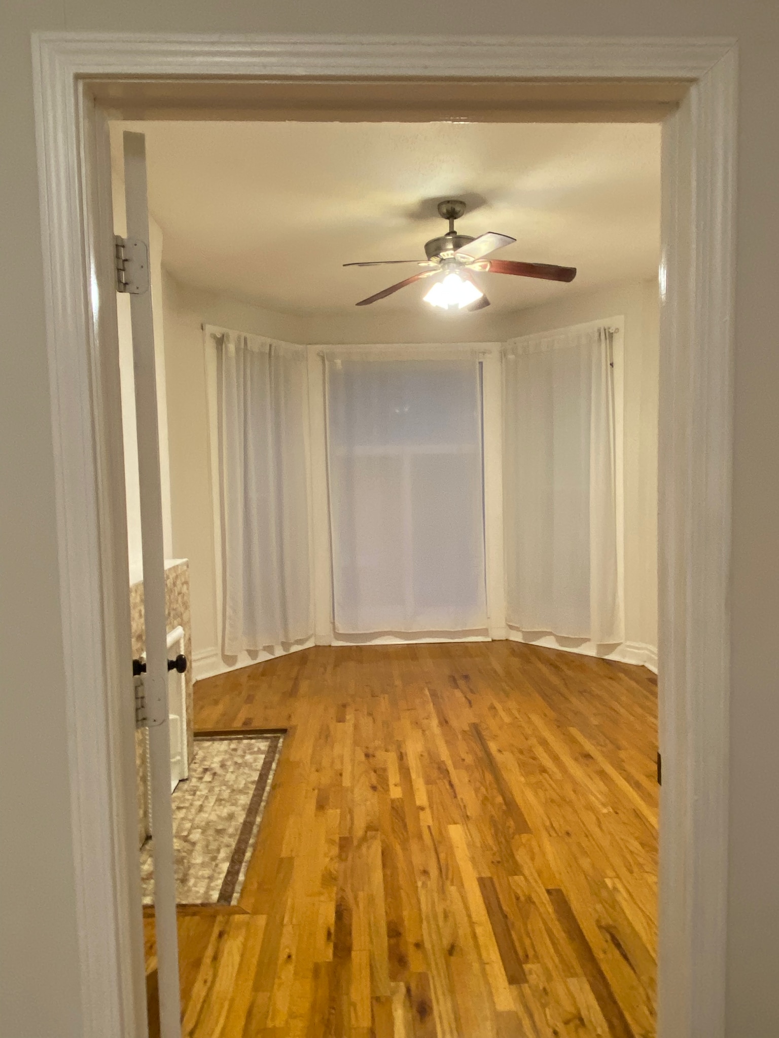 Living room 1 - 3314 W Monroe St