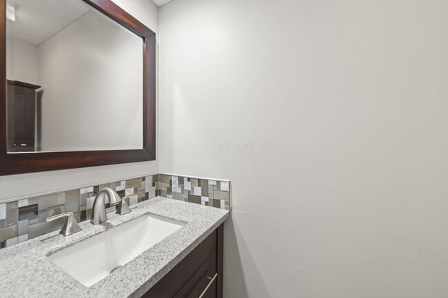Building Photo - 1094 Farrington Dr