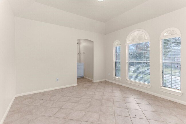 Building Photo - 1010 Maple Run Dr