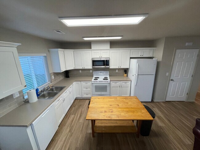 Building Photo - 601 S Kent St