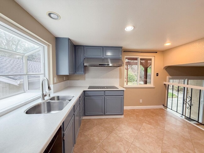 Building Photo - Well Maintained Twin Creeks Home in San Ramon