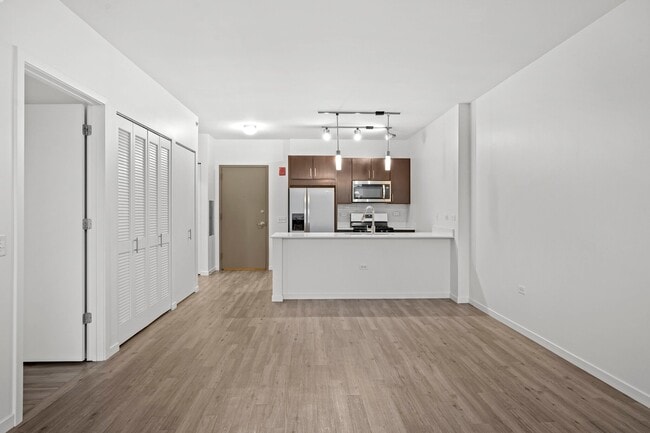 Building Photo - 3750 N Halsted St