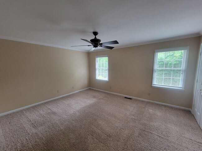 Building Photo - 2 Bedroom 2.5 Bathroom Townhome