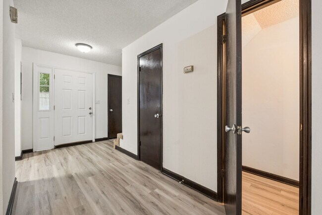 Building Photo - 1242 Chee Ln