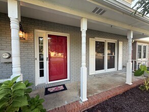 Building Photo - Welcome to this stunning 3-bedroom, 2.5-ba...