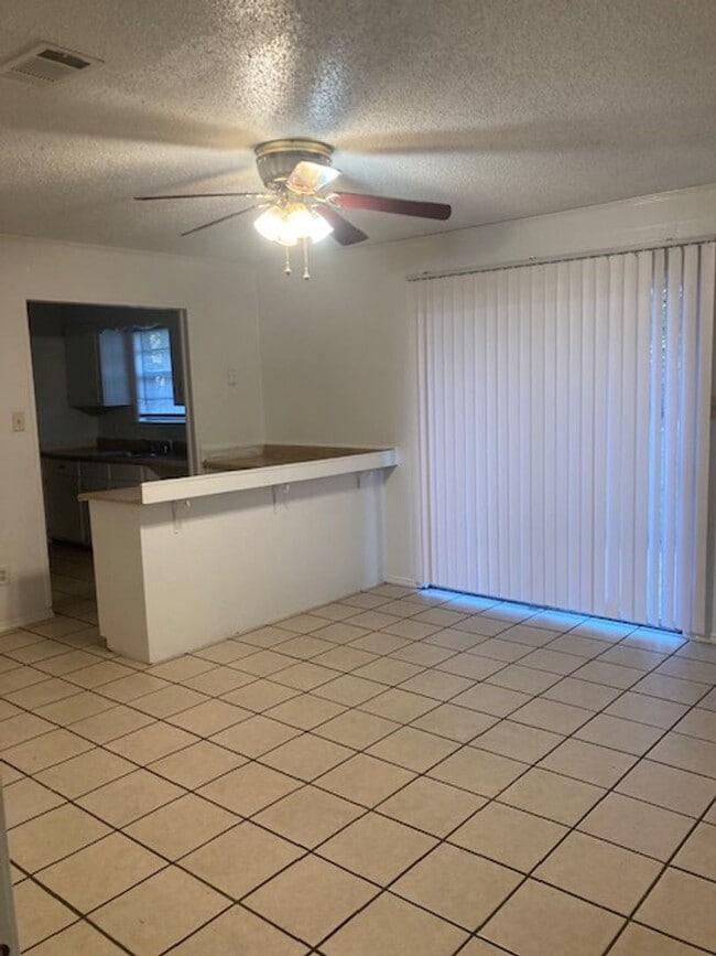 Building Photo - Orange Grove 4 Bedroom