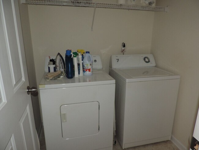 Building Photo - 5 BR/3BA | Newly Renovated Single Family Home |Wheelchair accesible room | Near Pharr Mill Park!