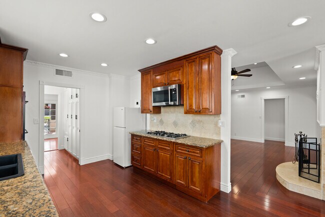 Building Photo - 23036 Burbank Blvd